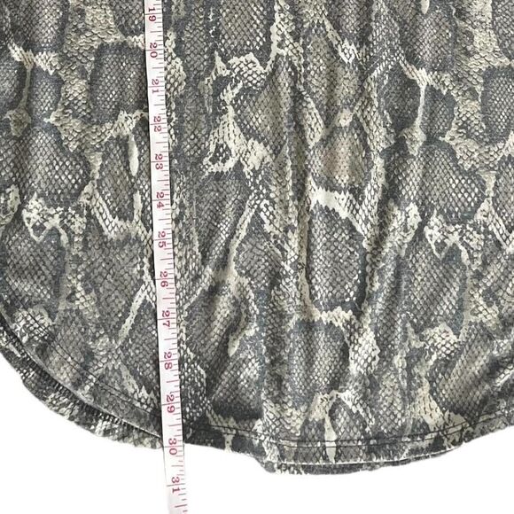 Bombom Women's Short Sleeve Snakeskin Print Shirt Top Blouse V-Neck Size… - Picture 13 of 13